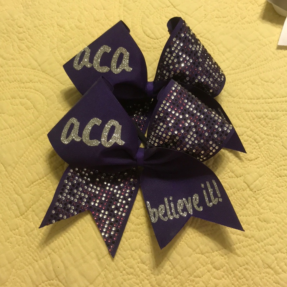 Pitch perfect buddy Cheer bows best friend